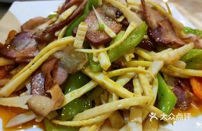 Smoked Meat Stir-Fried Bamboo Shoots