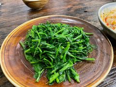 清炒豌豆尖-懒人盐府人家·自贡大麻鱼(安贞店)
