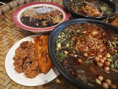 -爆炸头阿姨小四川正宗川味小吃(无任何分店)