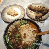 一份酸菜米线才18，很入味，米线软硬适宜