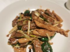 青椒酿鱼肉炒吊筒-炳胜品味(海印总店)