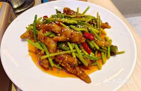 Garlic Shoot Chicken Feet