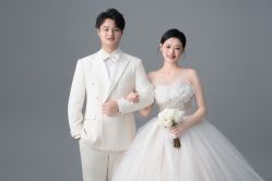 -雪中彩影婚纱摄影·微光艺术中心