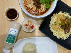 -李与白包子铺(桐梓林店)