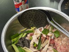 -周良天山牛杂城(天山路总店)