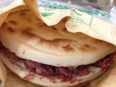 腊牛肉夹馍-清真盛志望麻酱酿皮·非遗老字号