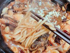 碟鱼头里有土豆粉呦-老刘私厨猪脚饭