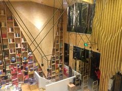 -新华里咖啡书吧(新华书店小寨店)