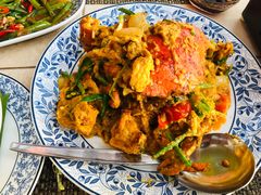 咖喱蟹-卷心菜和避孕套餐厅(Pattaya)