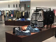 -URBAN REVIVO(高德置地广场·春广场店)