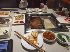 -海底捞火锅鲜切牛肉主题店(长寿路店)