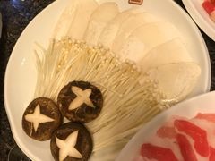 -韩宫宴炭火烤肉(中商世界里店)