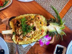 -Chom Cafe and Restaurant