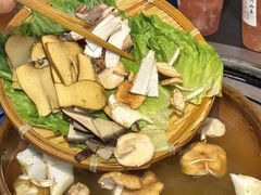 -阿山卓·野生菌火锅·纳西火塘烤肉