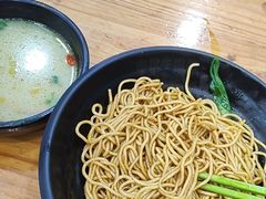 -志权牛肉面(灵山路店)