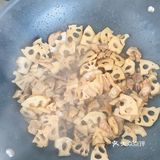 超级简单方便的莲藕炒肉,让你变美