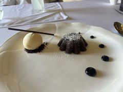 巧克力蛋糕配香草冰淇淋-Jean Georges