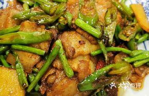 Stir-Fried Pork with Garlic Shoots