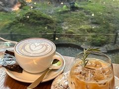 -Chom Cafe and Restaurant