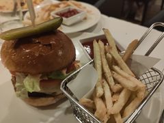 经典美国和牛汉堡-WOLFGANG PUCK KITCHEN & BAR(迪士尼小镇店)
