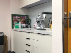 -瑞尔齿科(南京东路名人诊所)