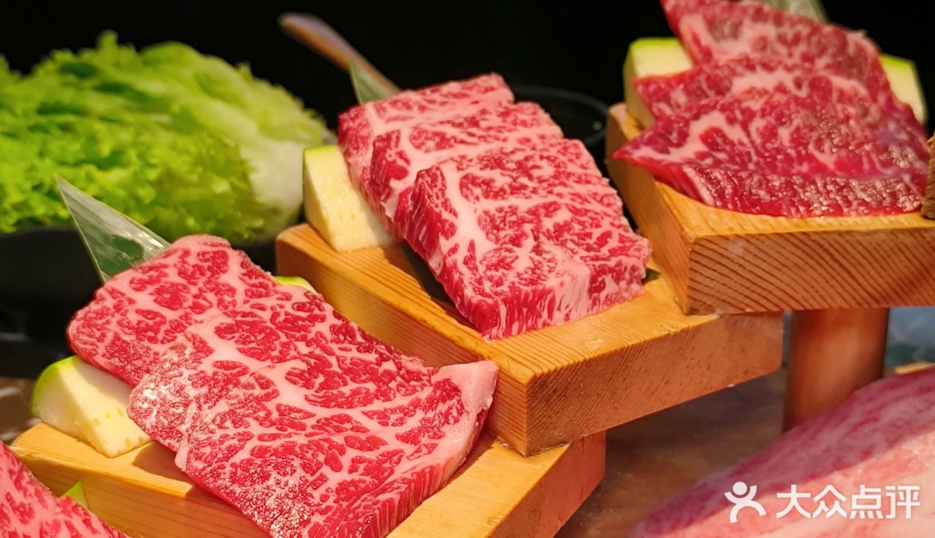谁说餐饮寒冬没好店❓❗阶梯日式烤肉来破局！