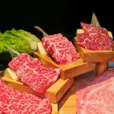 谁说餐饮寒冬没好店❓❗阶梯日式烤肉来破局！