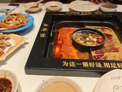 -老牌坊云南鱼豆花火锅(哈西万达店)