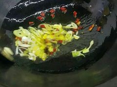 -屯老二农家铁锅炖·行业领军者(梅江店)