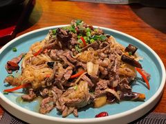 酸萝卜炒牛肉-林芝工布庄园希尔顿酒店-猎味中餐厅