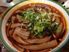 -拈签一笑黄牛肉辣卤串串