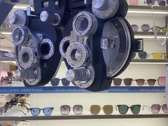 -爱视眸Eyeblling眼镜·依视路·蔡司镜片折扣店(百联南方商城购物中心)