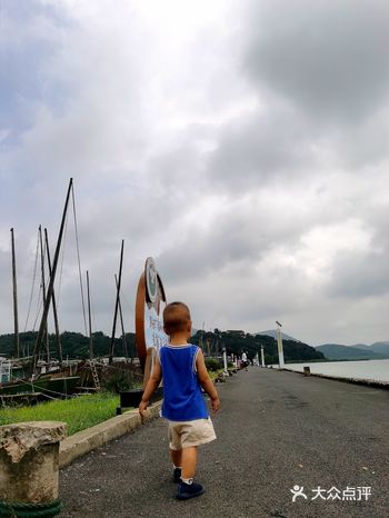 反正我都把面汤喝完啦 哈哈哈 红汤的味道跟浓郁一些