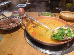 -洱火云南酸菜牛肉火锅(石景山当代商城店)