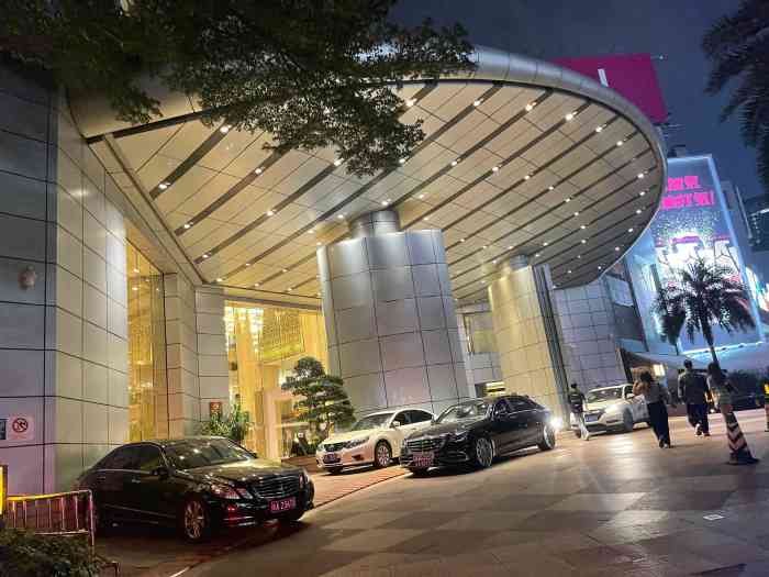 广州粤海喜来登酒店-"位置在天河城旁边,地铁体育西路d出口,很.