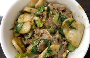 Stir-Fried Beef with Rice Noodles