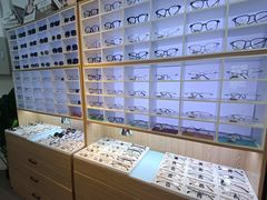 -天空之镜眼镜店蔡司依视路配镜授权零售店(望京颐堤港店)