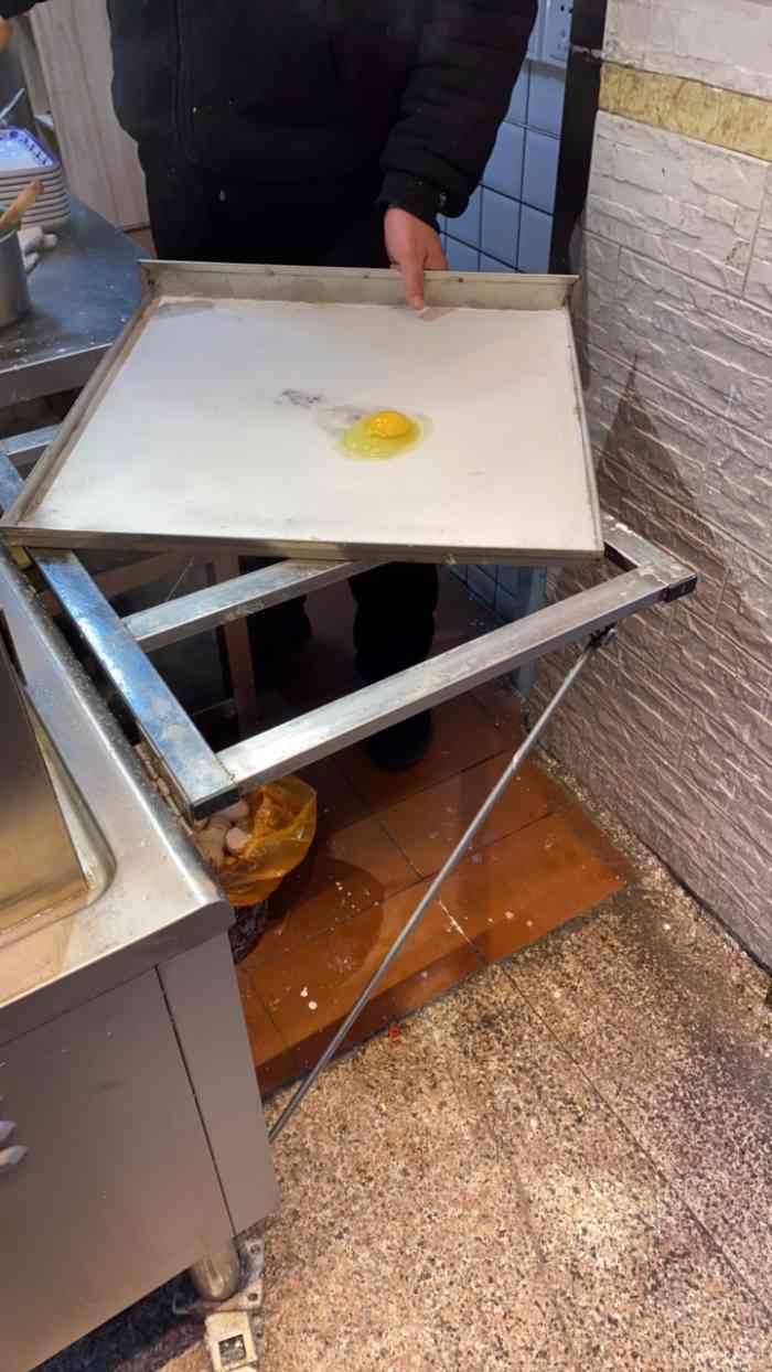 打分 还记得以前一直是家饮品店,今日路过看见了肠粉的蒸屉,尝试一下