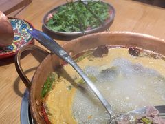 -洱火云南酸菜牛肉火锅(石景山当代商城店)