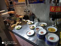 自助调料区-马路边边串串香形象店(磐石路店)