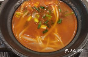 Tomato Pork Noodle Pot