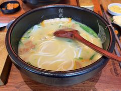 -银米·云南传统过桥米线(双廊黑金冠店)