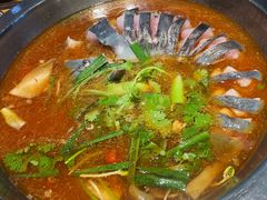 -野山舂·贵州现舂酸汤火锅(鸿通城店)