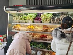 自助取餐区-万记麻辣烫国展总店