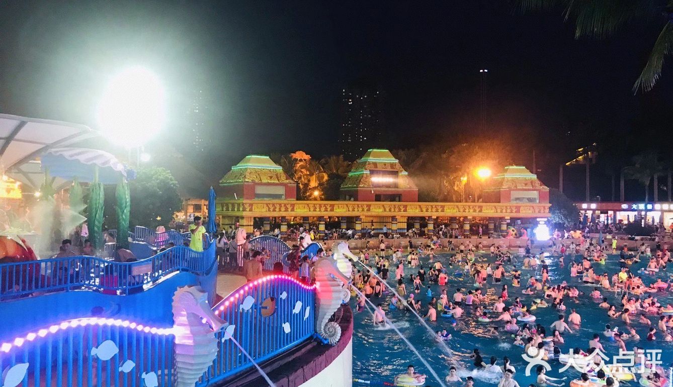 一个人的欢乐谷夜场打卡✅，好的坏的，都是经历