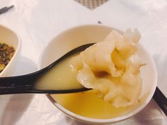 浓厚原只鸡煲花胶汤-鲜入围煮花胶鸡海鲜火锅