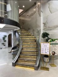 -苏奇发型·烫发染发