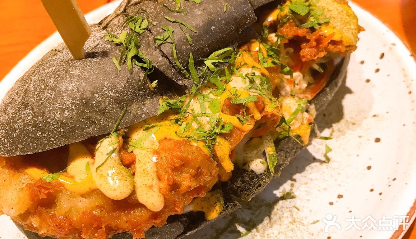 这里附近的几家吃饭也不是很多人