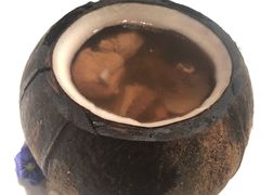 椰子八宝鸡汤-闻见中国海南菜(K11店)