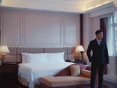 -深圳富苑皇冠假日套房酒店